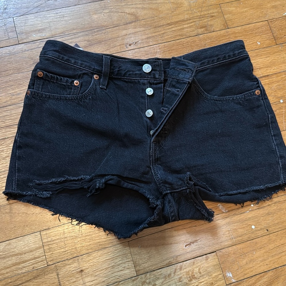 Black Levi’s shorts